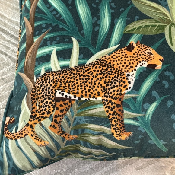 Leopard 🐆 green Madison decorative pillows set of 2 - Picture 3 of 6